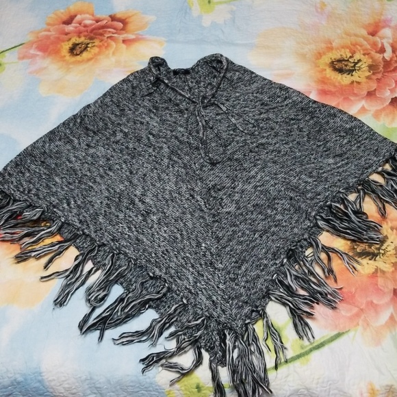 Nasty Gal Poncho - Picture 2 of 5